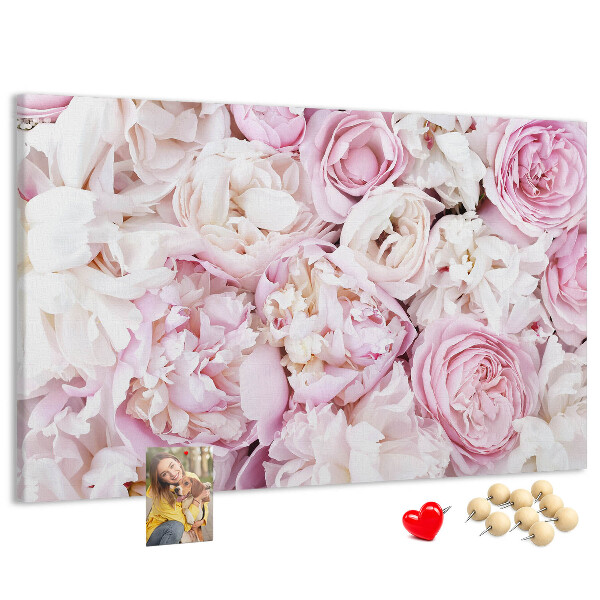 Prikbord met bloemenpatroon in verschillende tinten roze