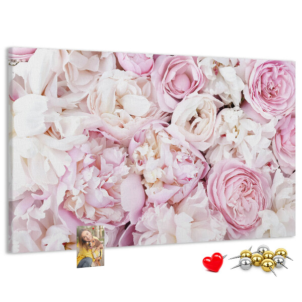 Prikbord met bloemenpatroon in verschillende tinten roze