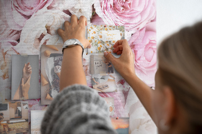 Prikbord met bloemenpatroon in verschillende tinten roze