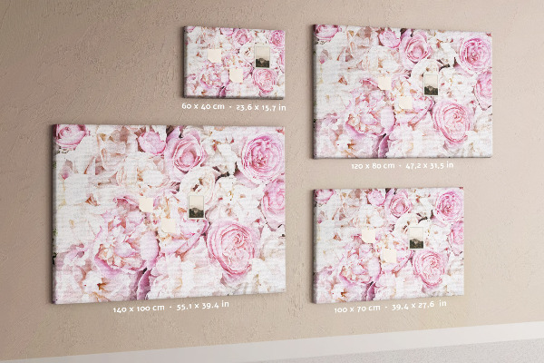 Prikbord met bloemenpatroon in verschillende tinten roze