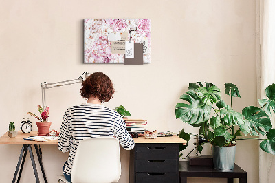 Prikbord met bloemenpatroon in verschillende tinten roze