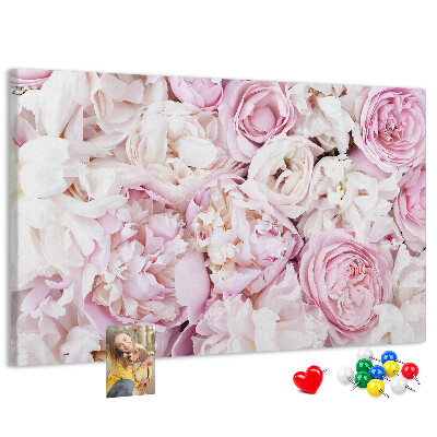 Prikbord met bloemenpatroon in verschillende tinten roze