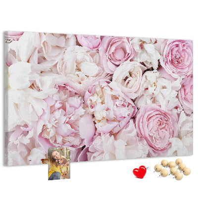 Prikbord met bloemenpatroon in verschillende tinten roze