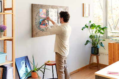 Kurkbord kaart van de oude wereld met gekleurde contouren