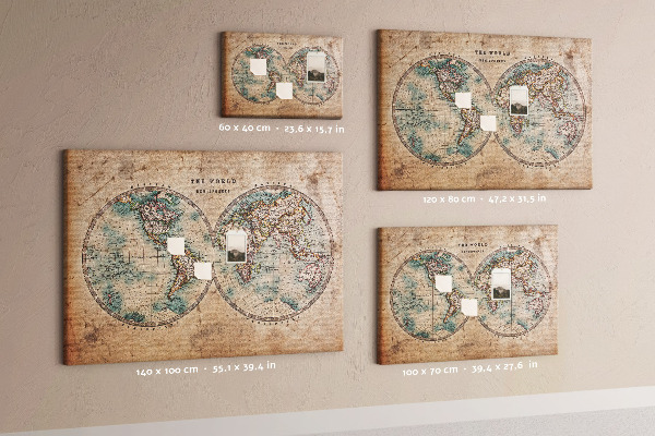 Kurkbord kaart van de oude wereld met gekleurde contouren