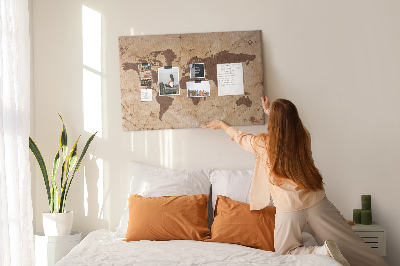 Prikbord met een kaart van de oude wereld op een bruine achtergrond