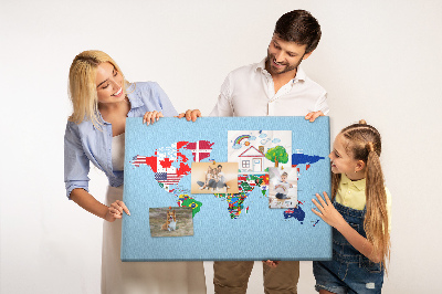 Kurkbord wereldkaart met landvlaggen
