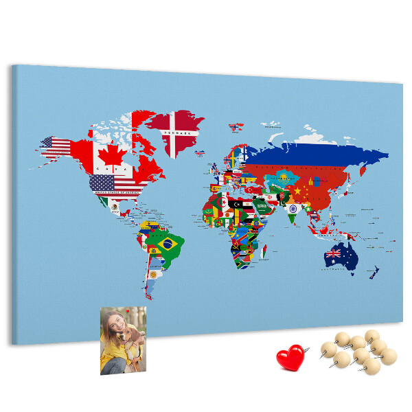 Kurkbord wereldkaart met landvlaggen