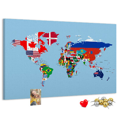 Kurkbord wereldkaart met landvlaggen