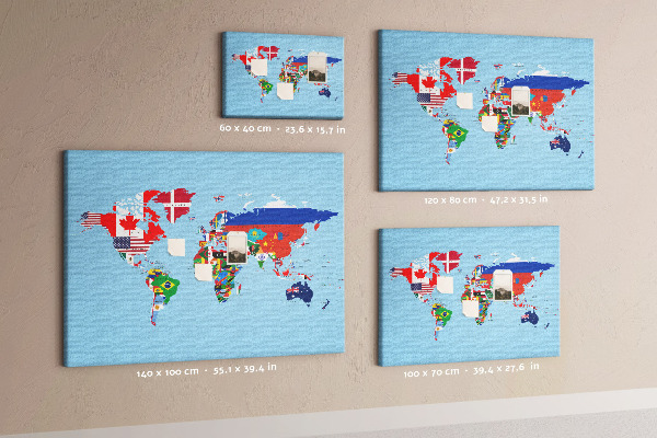 Kurkbord wereldkaart met landvlaggen