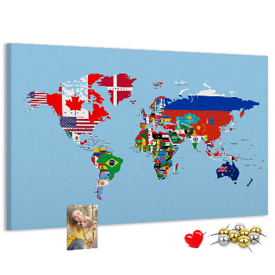 Kurkbord wereldkaart met landvlaggen