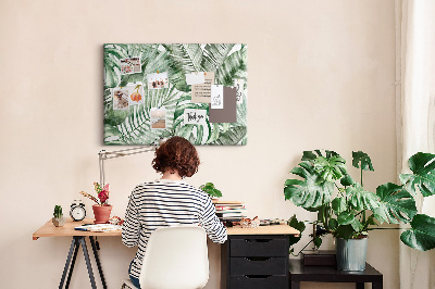 Prikbord met print van tropische bladeren in verschillende tinten groen