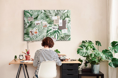 Prikbord met print van tropische bladeren in verschillende tinten groen