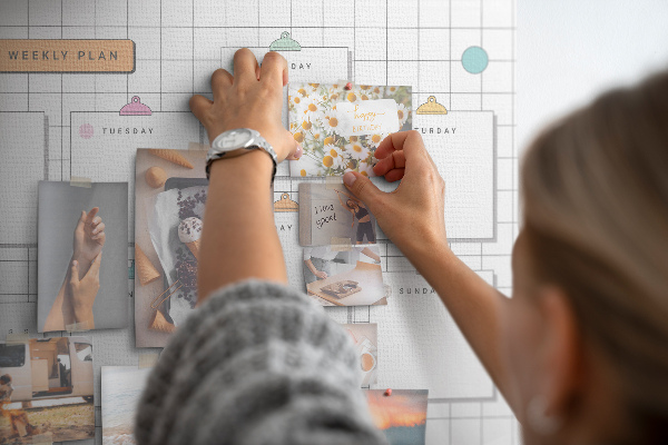 Kurk prikbord weekplanner met kleurrijke accenten