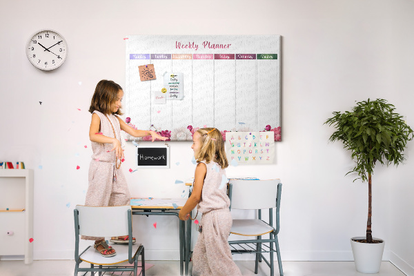Kurk prikbord weekplanner met bloemenprint en kleurrijke accenten