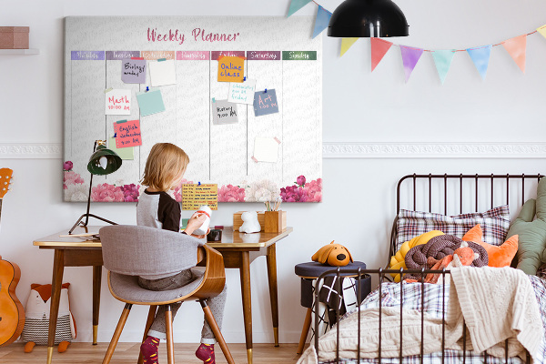Kurk prikbord weekplanner met bloemenprint en kleurrijke accenten