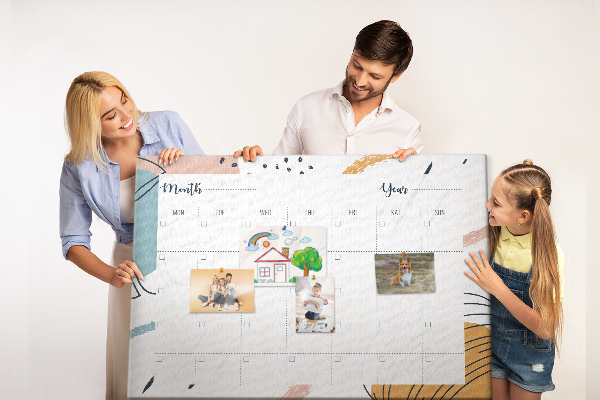 Prikbord kleurrijke kalender met abstracte patronen