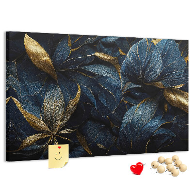 Kurkbord met gouden bladeren op een donkerblauwe achtergrond