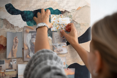 Kurkbord met abstracte wolken in gedempte kleuren