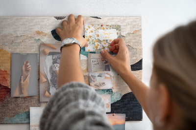 Kurkbord met abstracte wolken in gedempte kleuren