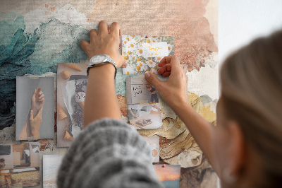 Prikbord met abstracte spetters van kleurrijke golvende vormen