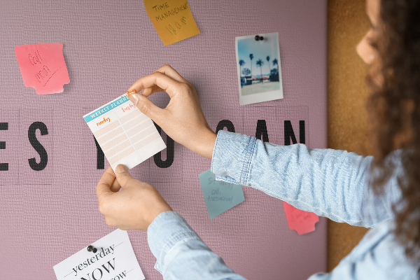 Kurkbord met thema positief denken en motivatie