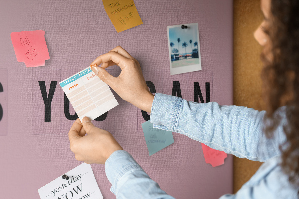 Kurkbord met thema positief denken en motivatie