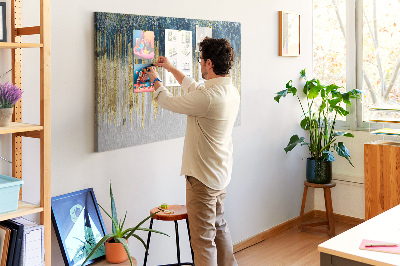 Kurk prikbord met abstract patroon van verticale gouden lijnen