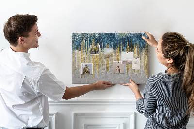 Kurk prikbord met abstract patroon van verticale gouden lijnen