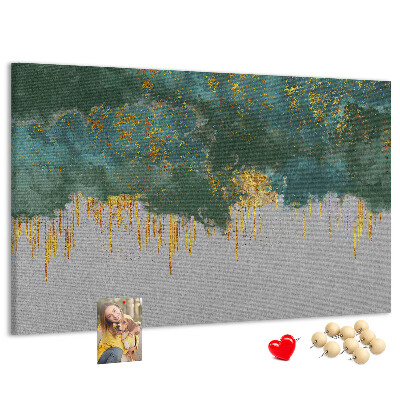 Prikbord met gouden druppels op een blauwe wolkenachtergrond