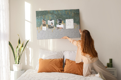 Prikbord met gouden druppels op een blauwe wolkenachtergrond