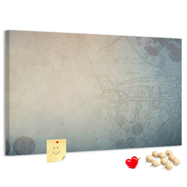 Kurkbord met een print van een oude kaart met subtiele vlekken