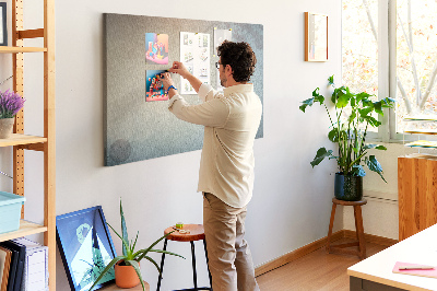Kurkbord met een print van een oude kaart met subtiele vlekken