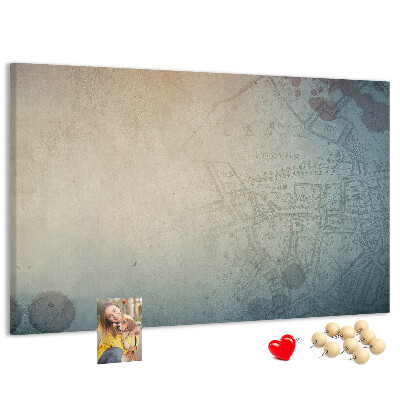 Kurkbord met een print van een oude kaart met subtiele vlekken