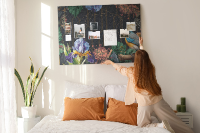 Kurken prikbord met bloemenpatroon en een kleurrijke vogel
