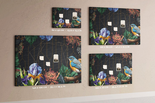 Kurken prikbord met bloemenpatroon en een kleurrijke vogel