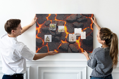 Prikbord met afbeelding van vulkanische rotsen met stromende lava