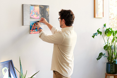 Kurkbord met een elegante abstractie in zwarttinten