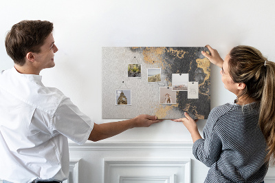 Kurkbord met een elegante abstractie in zwarttinten