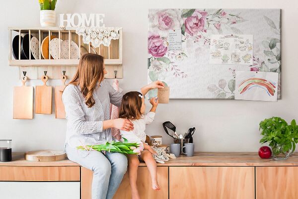 Prikbord met bloemenpatroon in pasteltinten
