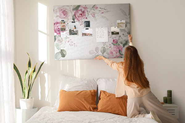 Prikbord met bloemenpatroon in pasteltinten
