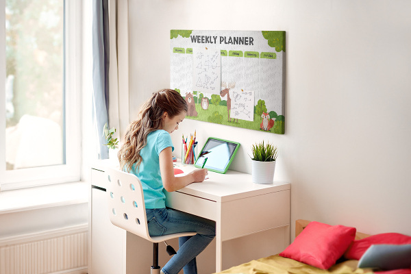 Kurk prikbord met een wekelijks bosplan en schattige dieren