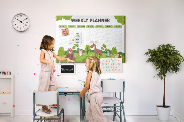 Kurk prikbord met een wekelijks bosplan en schattige dieren