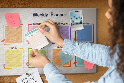 Weekkalender met bloemenaccenten en prikbord
