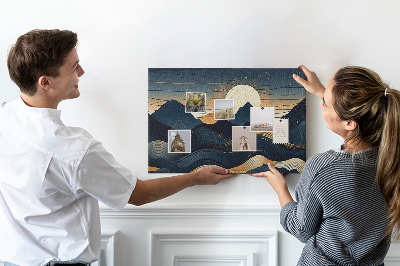 Kurken prikbord met afbeelding van een berglandschap in het nachtlicht