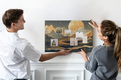 Prikbord met een afbeelding van een berglandschap bij maanlicht