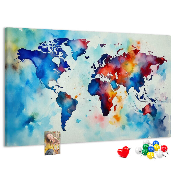 Kurk prikbord met een kleurrijke aquarel wereldkaart