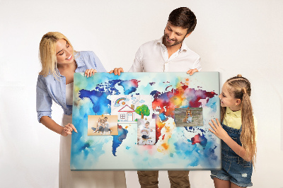 Kurk prikbord met een kleurrijke aquarel wereldkaart