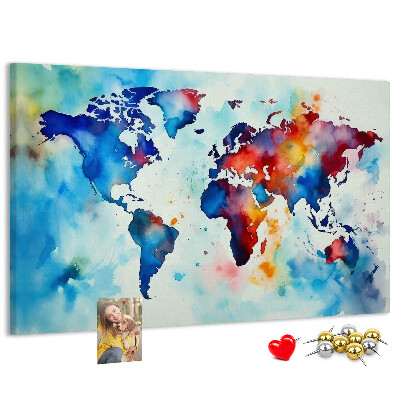 Kurk prikbord met een kleurrijke aquarel wereldkaart