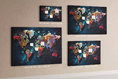 Prikbord wereldkaart in kleur op een donkere achtergrond